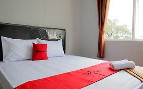 RedDoorz @ City Park Medoho Semarang